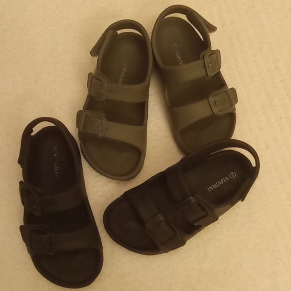 Lot of 2 Inminpin size 7 toddler rubber adjustable sandals, grey & black